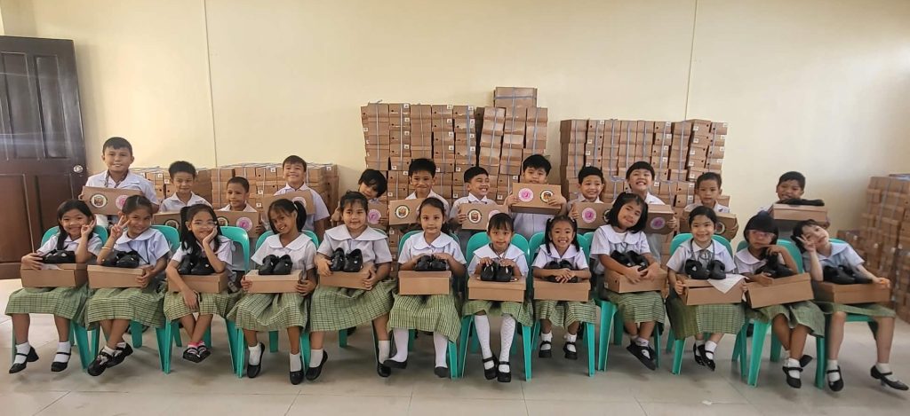 Hakbang Patungo sa Tagumpay: Sapatos para sa Mga Mag-aaral ng Gotamecians